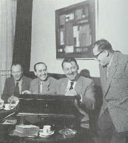Tweede van rechts is Jaap Nanninga.